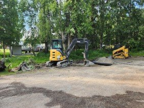 AkDirtworks & Hydroseeding - Photo 3