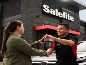 Safelite AutoGlass - Photo 3