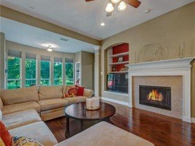 Della Floors & Construction - Photo 3