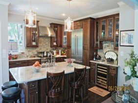 Della Floors & Construction - Photo 1