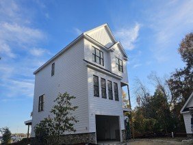 Recinos Siding Contractor LLC - Photo 2