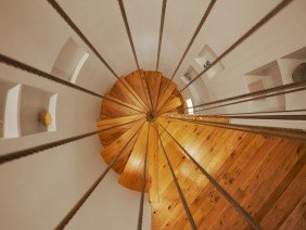 Reverse Architecture - Photo 1