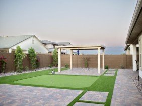 The Yard Stylist - Photo -1