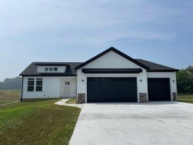 Roy's Home Center - Photo 5