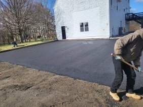 Ferreira Paving - Photo 2