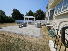 Best Landscape & Construction - Photo 4