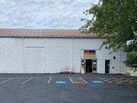 Home Outlet - Photo 6