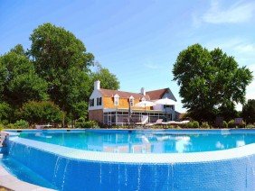 AQUA Pools & Spas - Photo 4