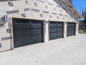 Worth Garage Door - Photo 2