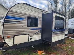 Green's RV Rental Inc. - Photo 2