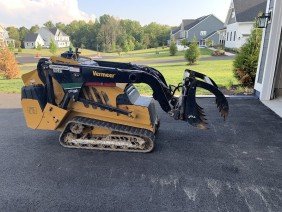 D & B Rental Sales & Services - Photo -1