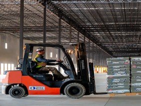 United Rentals - Photo -1