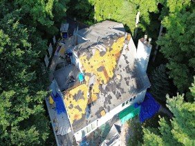 Big Top Roofing, Siding, and Dumpster Rental - Photo -1