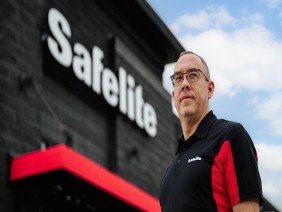 Safelite AutoGlass - Photo 2