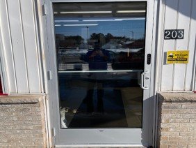 Top Notch glass Maintenance & Repair - Photo 1