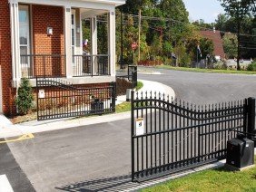 Long Fence - Photo 2