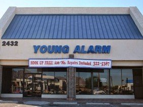 Young Alarm - Photo 1