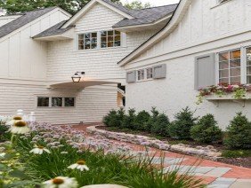 Mom's Design Build - Photo 2