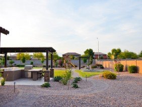 Straight Line Landscape - Photo 4